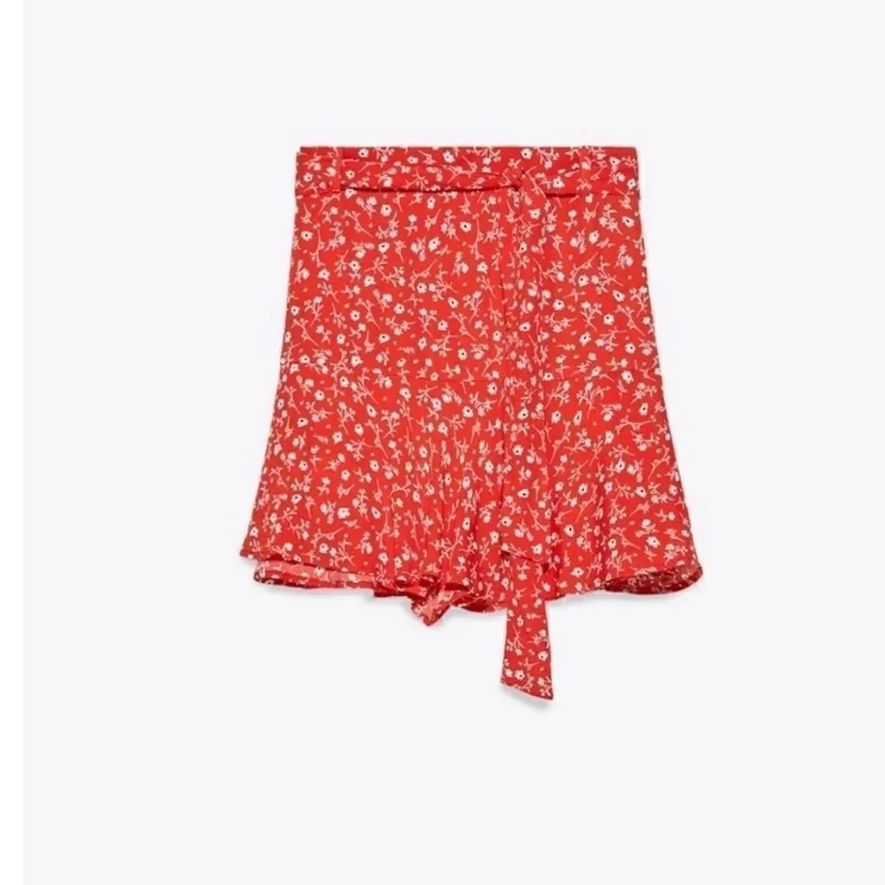 Zara xs red floral white mini floral print skort